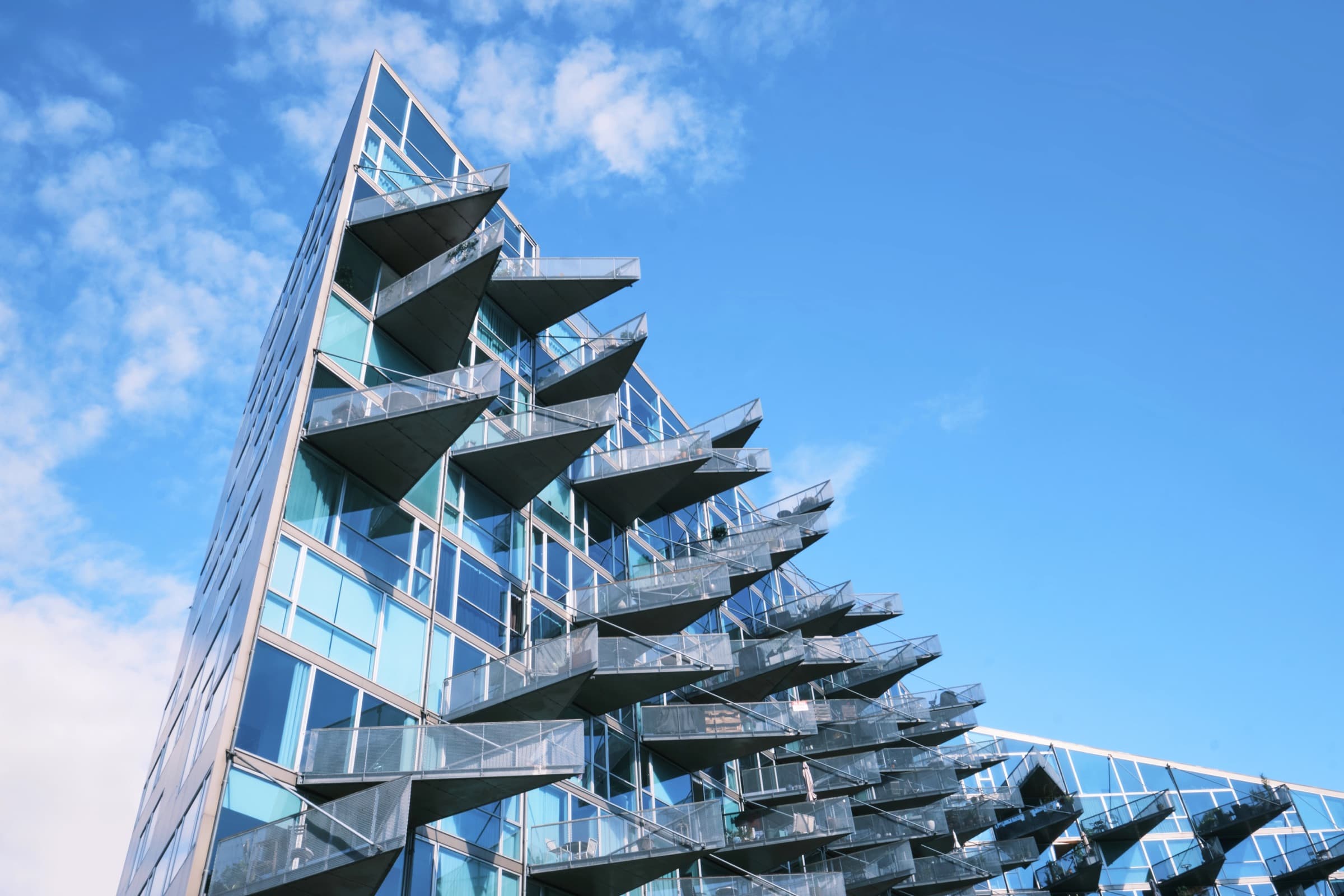 Moderne Wohnarchitektur als Bild für Übersicht und steuerbare Abläufe